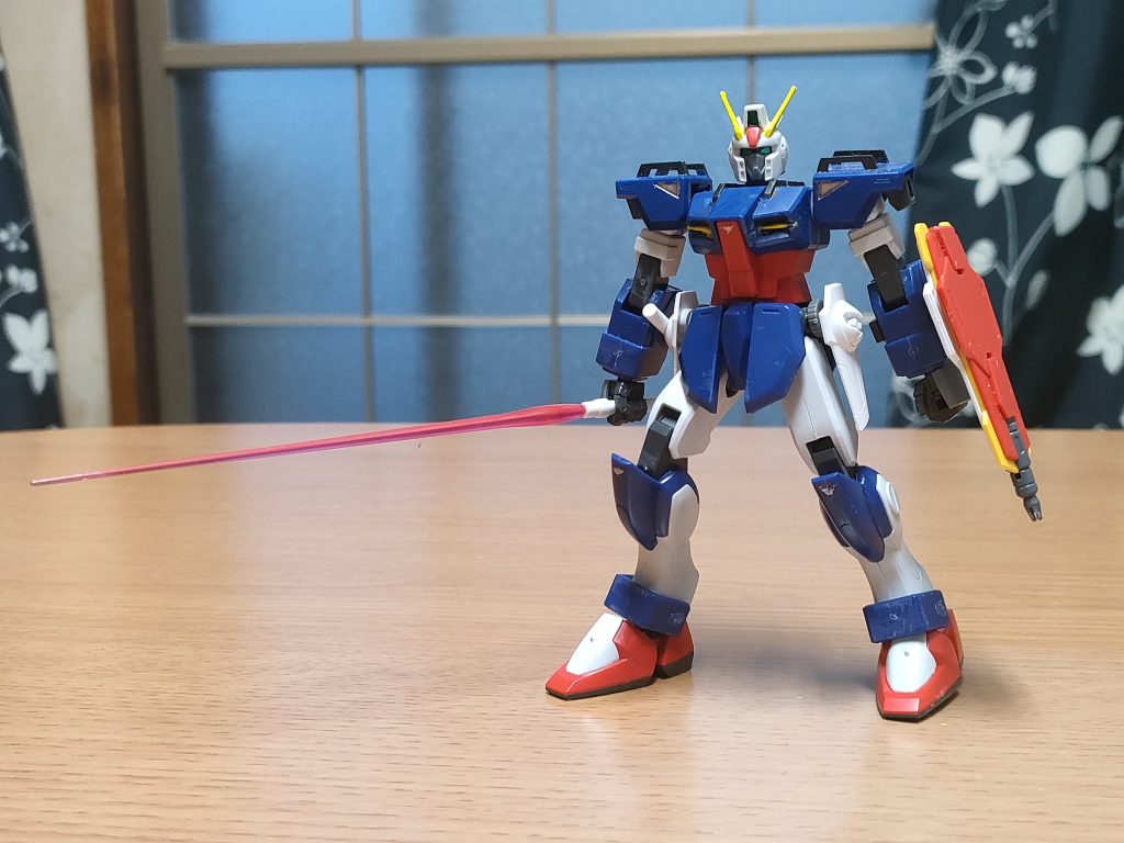 ビームサーベルは勿論だが、サーベルグリップをマウントする腰部アーマーをビルドストライクの物の替えている。