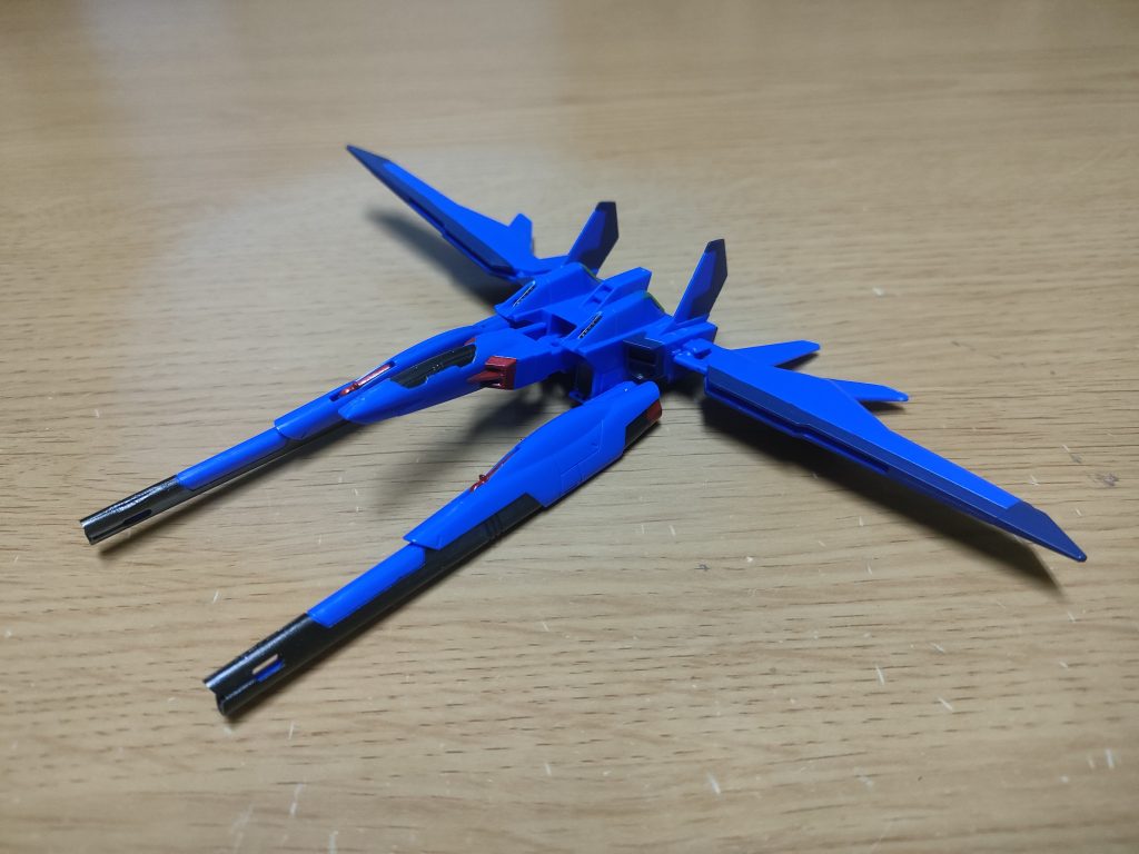 ビルドブースター。黒鉄色にメタリックレッドである程度塗装。しかし、白のシールで貼る部分はティターンズブルー2で塗装し、暗色性にしてる。