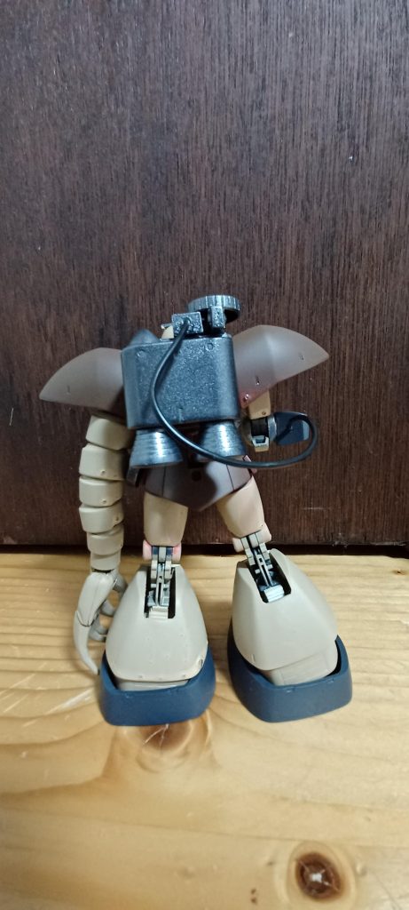 バックショットです。バックパックはゴックの物が利用されておりサブジェネレーターが二機搭載されて高い機動力を誇る。