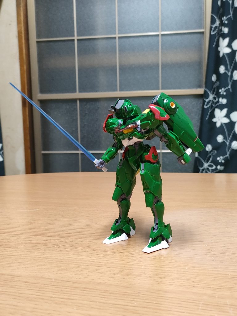 全体がデイトナグリーンを中心としたカラーリングにミラソウル社製フライトユニットを標準装備とし、ビームサーベル二刀流。