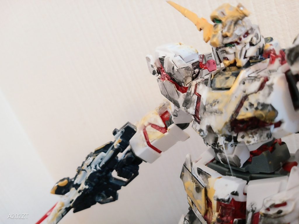 よーく見るとユニコーンの象徴の角が折れてます。今回はあえて溶かしました。ユニコーンの象徴をなくすほどの強烈な戦いということですね。(角を切れそうで切れないぐらい溶かそうと思っていたんですが)