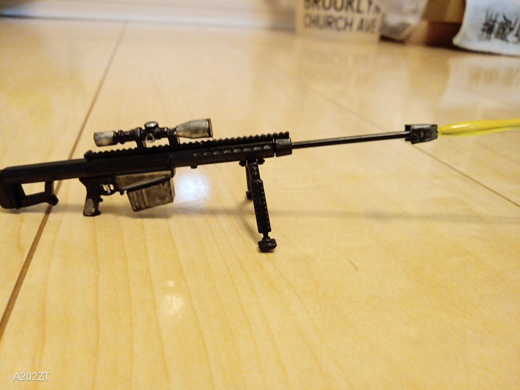 百均の銃に百式のビームサーベルを指しただけです。