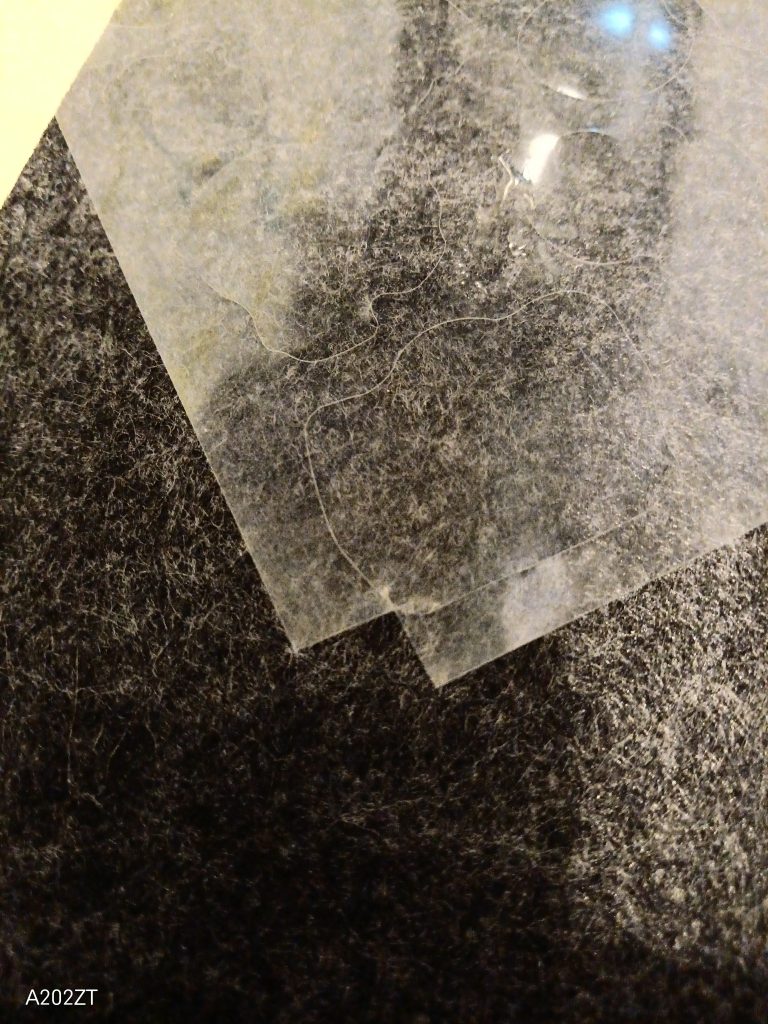 これです。これを貼って、ハサミで切りました。