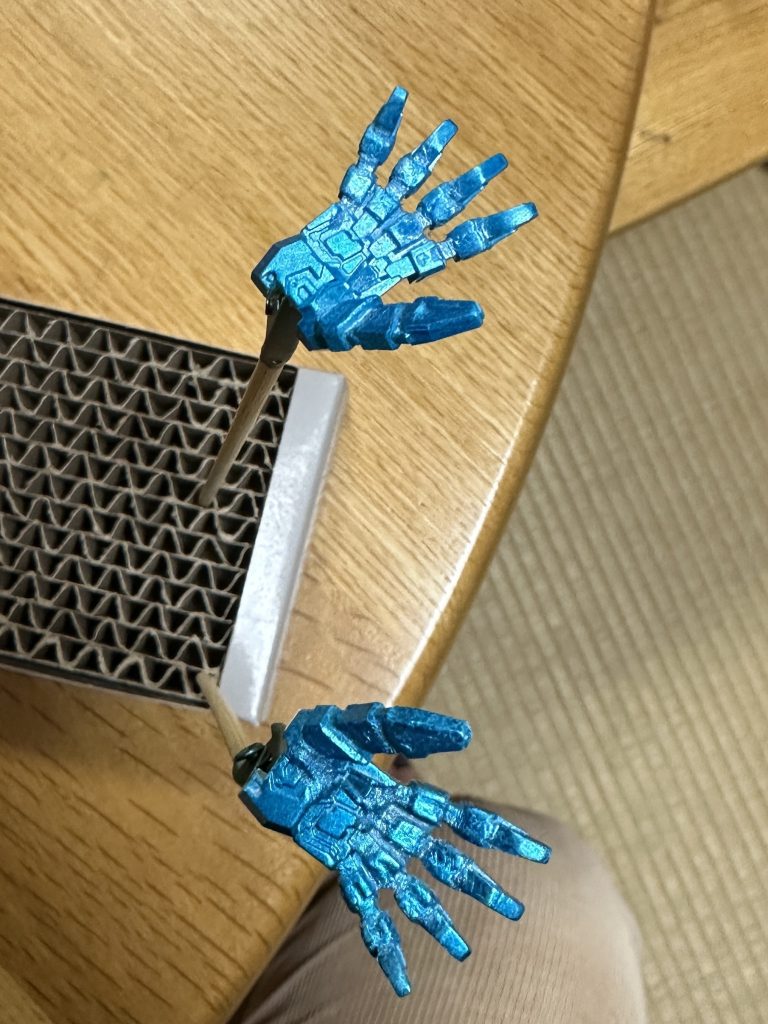 ブルー系の色で下地塗装しました