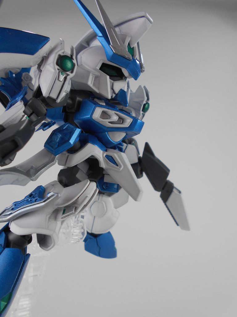 デバイス。股関部にデバイスを追加しており、他の機体のメモリを読むことが可能。