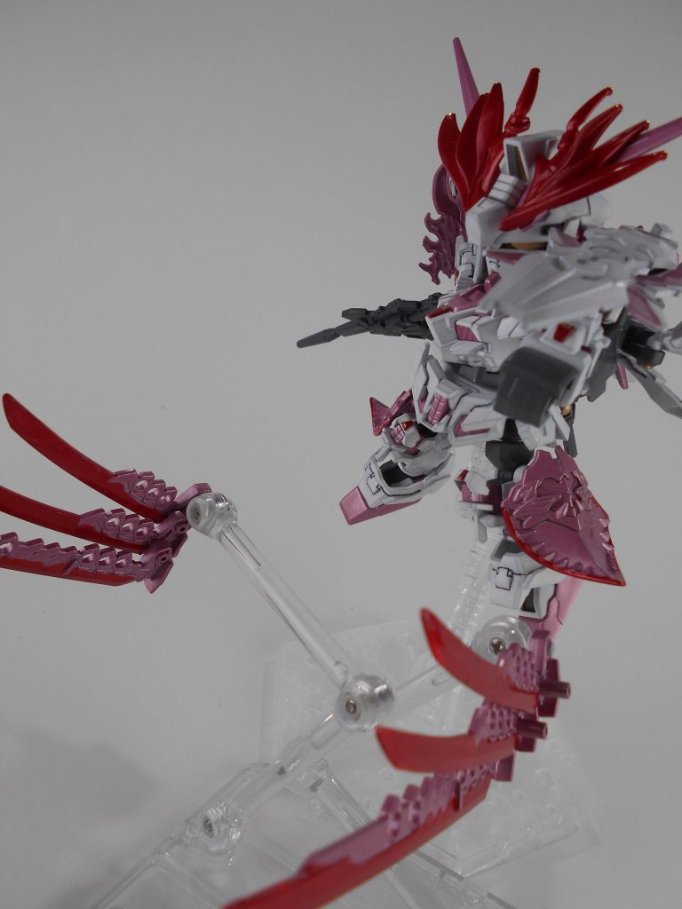 ソードファンネル、「赫炎刀」。