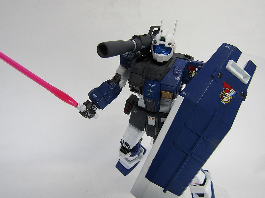 ビームサーベルも持たせてみました。