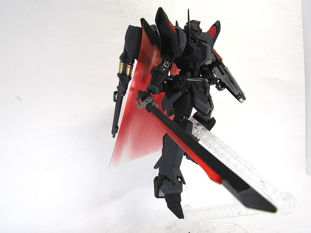 背中に見えるのは‥‥‥