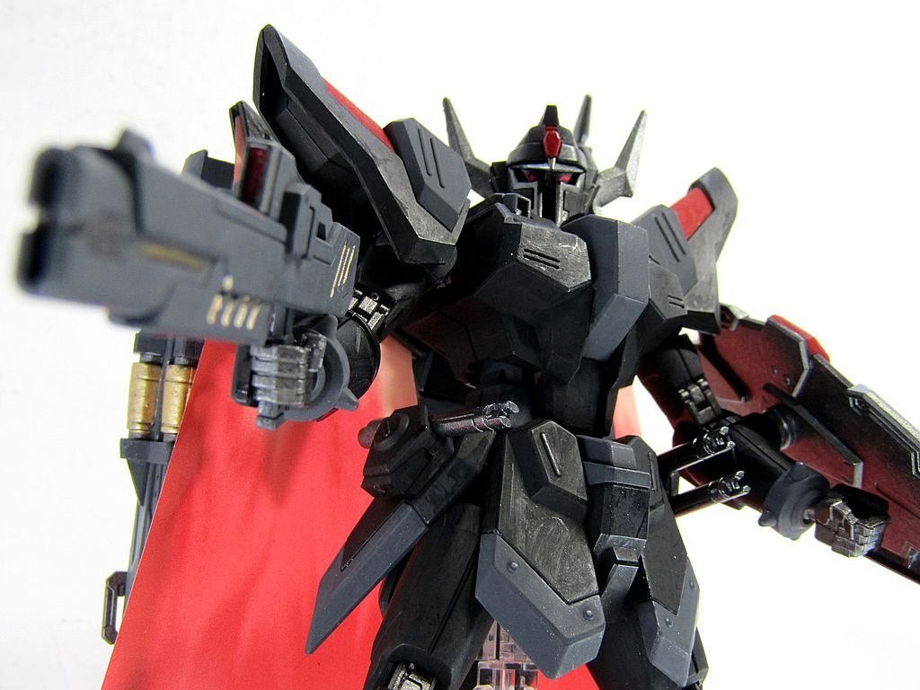 いかがでしたでしょうか?シヴァは別機体っぽいので赤色のルドラもあっていいんじゃないか?と思ったのと、肩とか楯とか赤くするとバッ〇ュっぽくない?と思ったのでこうなりました。左右のサイドアーマーのバランスのため、シヴァのまま3本ビームサーベルがありますが、サブウェポンにビームサーベルが欲しかったのです。折角なので、シヴァはシヴァでアレンジしてみたいと思います。