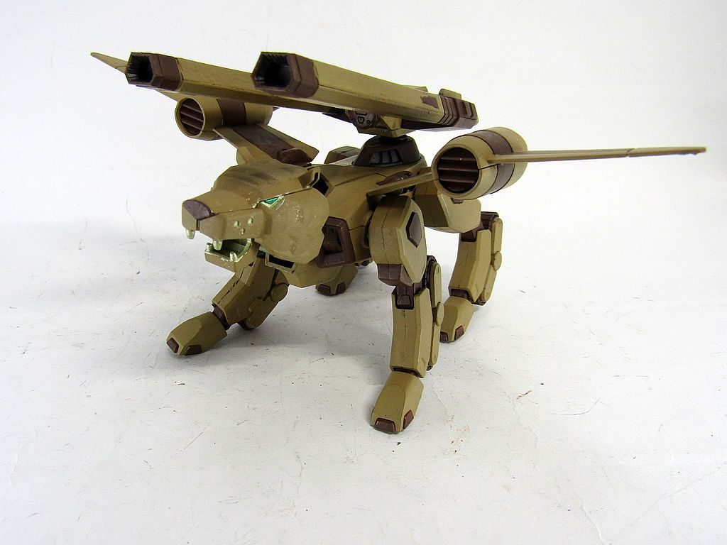 デザートカラーのバクゥを作っていたところ、ジーエンアルトロンの虎頭が付きそうだなと試してみたらついてしまったものです。後悔はしていません!( ー`дー´)キリッ