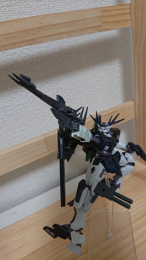 ベラージュビームマグナムは6発限りのビームマグナムだ。補充はすることができず製造は限られた者しか知らない特別な弾だ。すべての装甲を貫くことができ敵機の急所を狙い爆破させることが狙いだ。