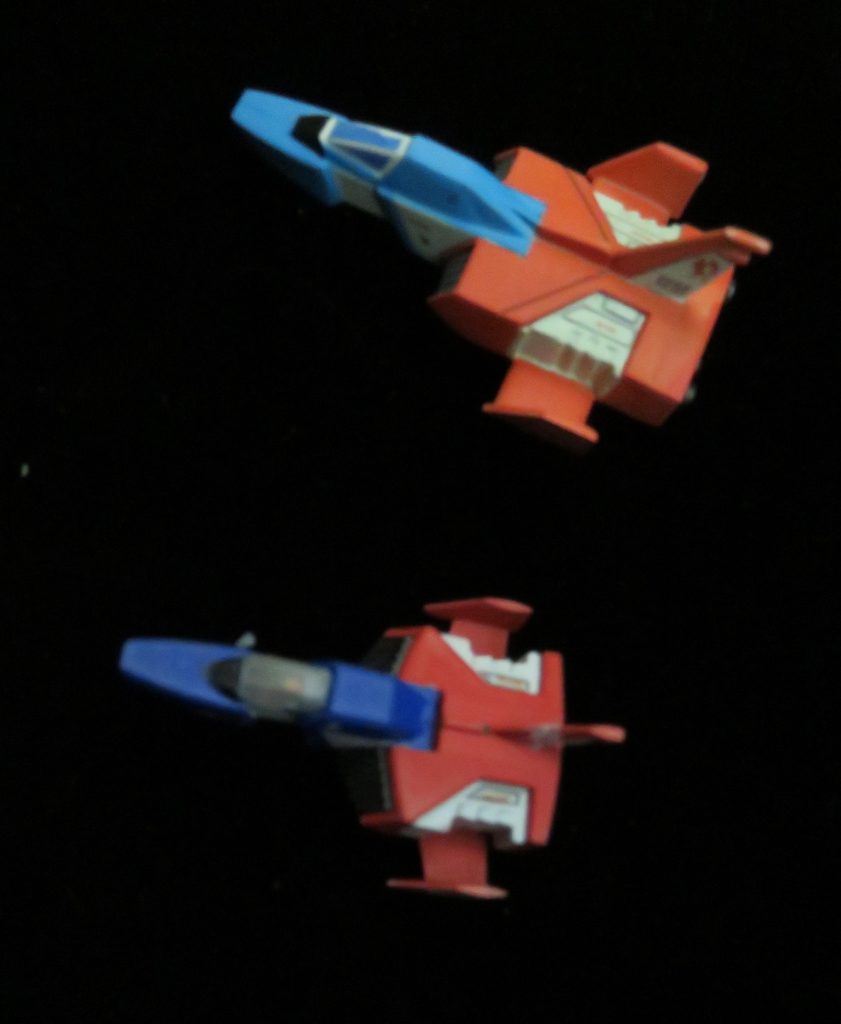 上がキットの単体のコアファイター下はガンタンクを作った時に作ったコアファイター(コアブロックへ可変します)