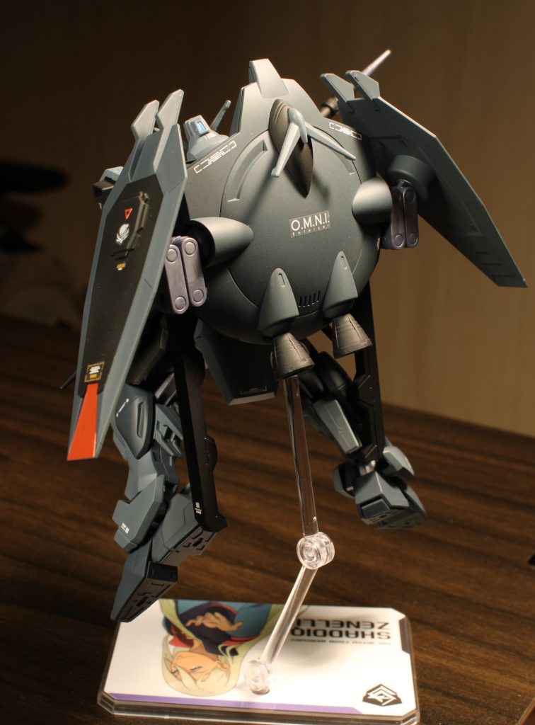 今回作ったのはHGのフォビドゥン。元の色合いも好きだったのですが、せっかくなのでオリジナルで塗装。