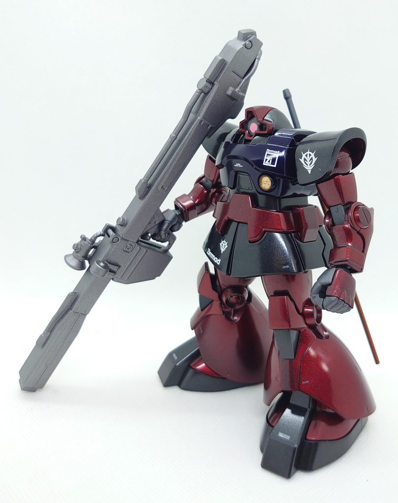 外装を光沢、関節と武装をつや消し仕上げで製作しました。