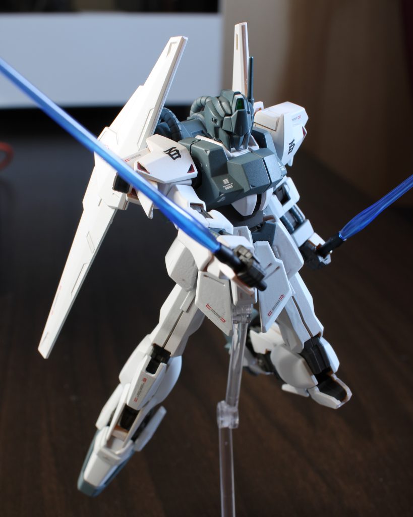 研究員A「機動性も多少劣りますが、近接戦闘も充分にこなせます。」