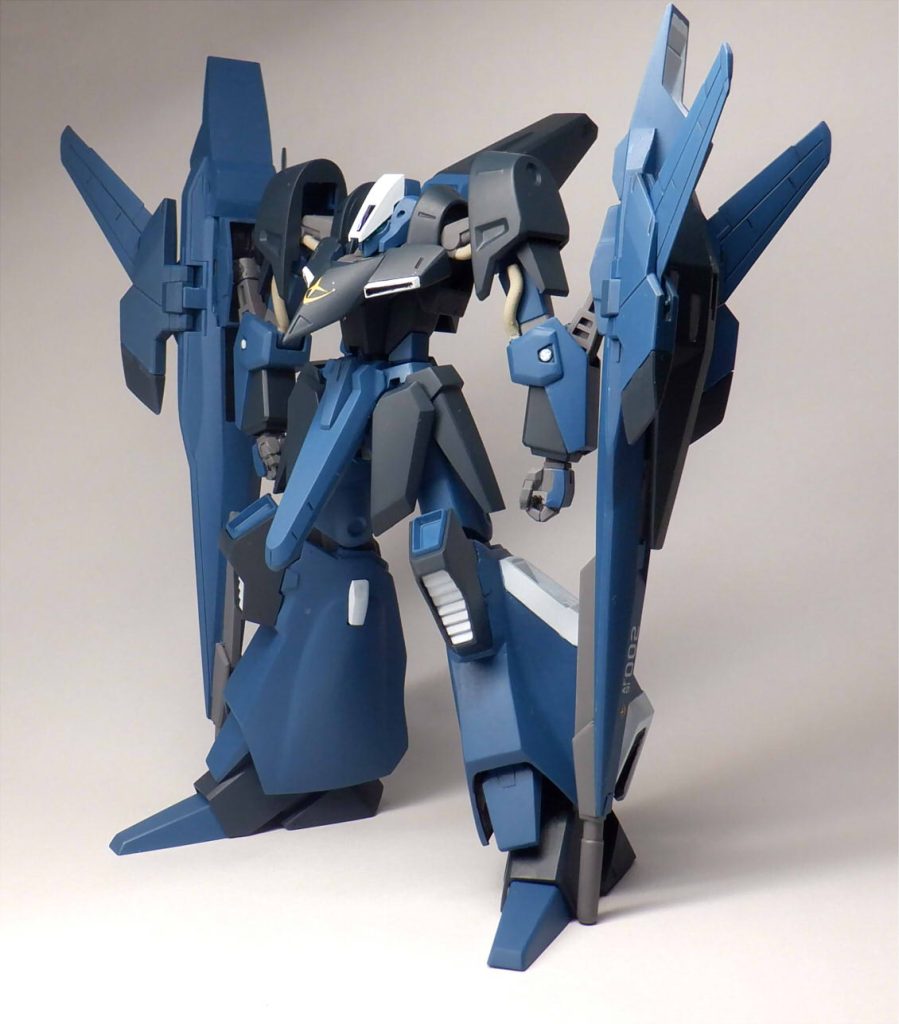 シールドバインダーが流線形の稼働翼になり、ジェットエンジン内蔵になりました。