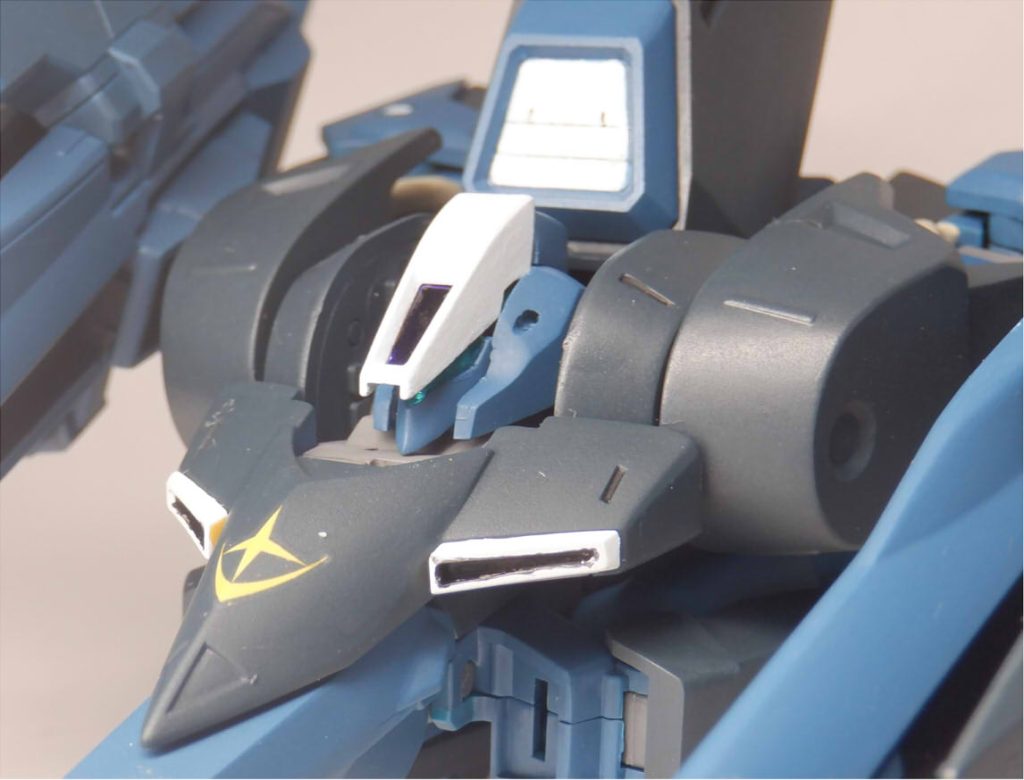 モノアイからバイアランタイプの顔になりました。