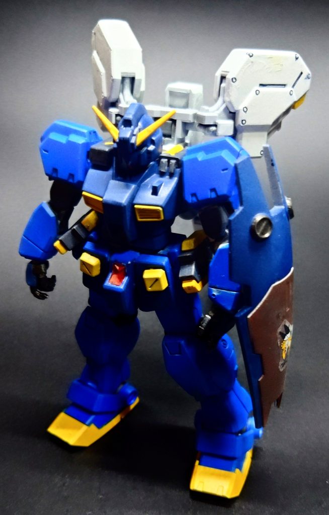 使用したマーカーは、ティターンズブルー、ガンダムブルー、ガンダムイエロー、レッドブラウン、ダークブラウン、ガンダムホワイトフィーリングで配色は、決めました。腕と足のガンダムブルーがお気に入りです。