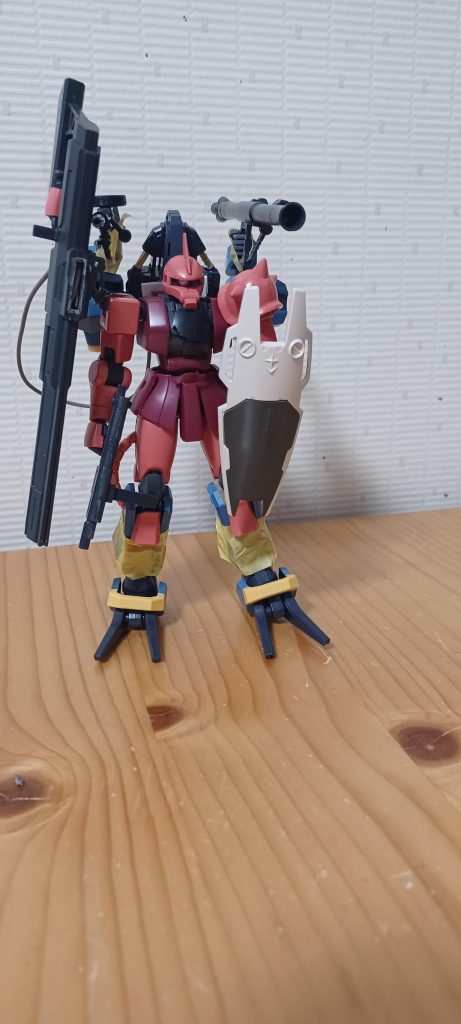 元々は武装てんこ盛りのジオン残党軍機体にしようと思っていたのですがシルエットが上の写真のように悪くなってしまったため何にしようかと思っていたところでHGゴックを購入して制作に至りました。