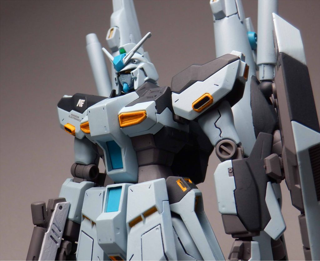 アナハイムの試作機にしてはロゴ等が控えめです。