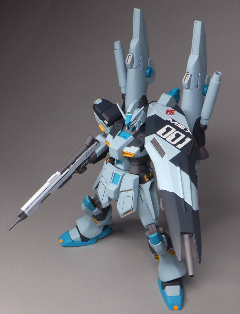 盾にもビーム砲が仕込まれています。型式はMSX-001。次世代の標準を目指していたようですがダメだったみたいです。