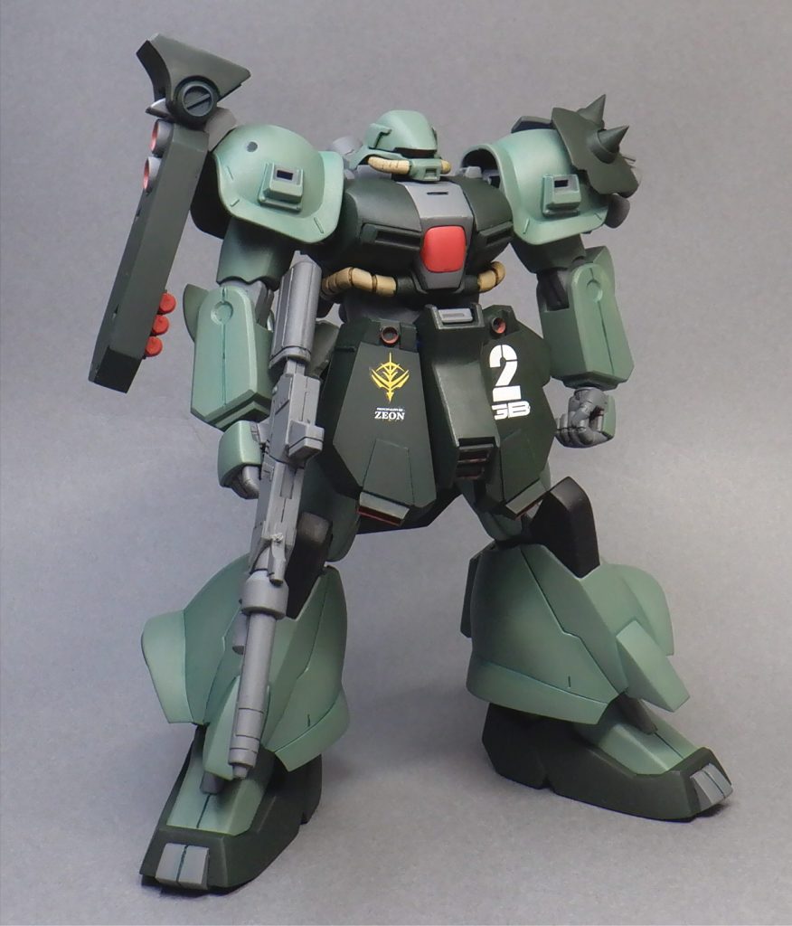 ザク改を次世代機のベースとして作り、巨大化していった果ての姿みたいな感じです。