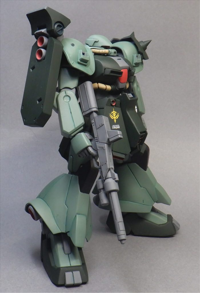 基本はジオン系設計ですが、NDの敗残兵のゼクアインから逆輸入した部分もあったかもしれません。盾とか。