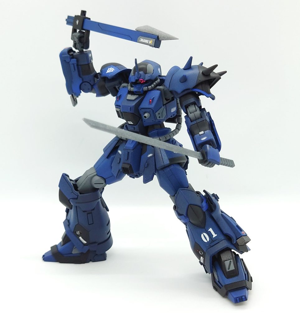 なんと鞘も武器になりますw実は鞘を手持ちにして居合で戦う、というのが最初のコンセプトだったんですが、MSで居合抜きはやり過ぎかな？と思い断念しましたw(まぁKATANAとかありますが…)当初はヒートホークの刃やプラ版使ってもっと長い刃、スパイクで金槌etc.と、色々考えたんですが、左手に付けてる時の姿を優先して、付属のクナイを少し割って貼り付けるだけにしました。武器としてはちょっと淋しい感じですが、ウェイトバランスはとれてるんじゃないかと…