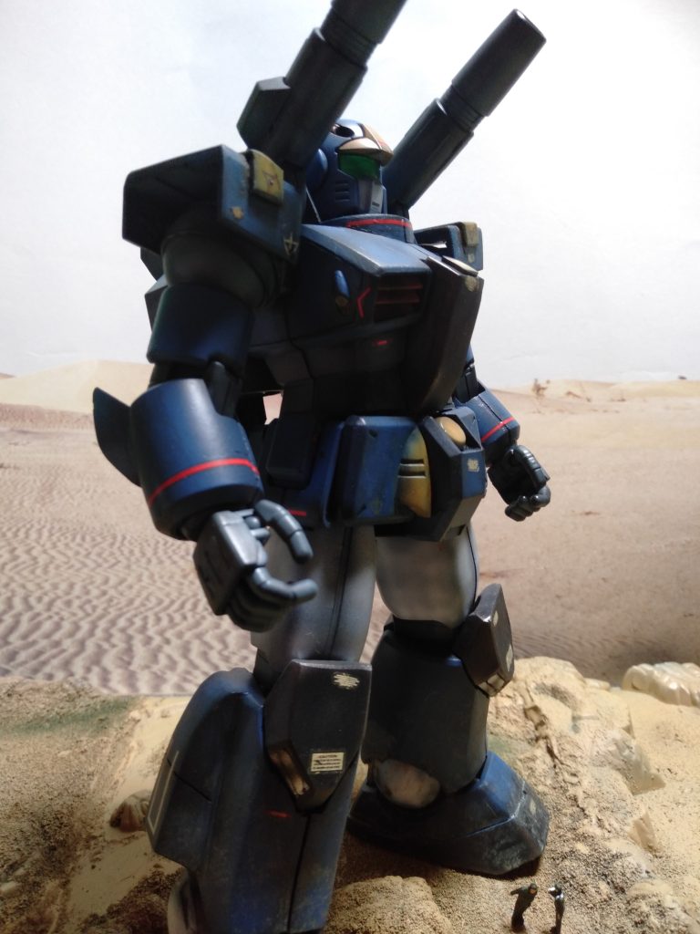 両肩のカバーは旧1/100ガンダムからの流用です、そのままでは小さいので幅増しはしました
