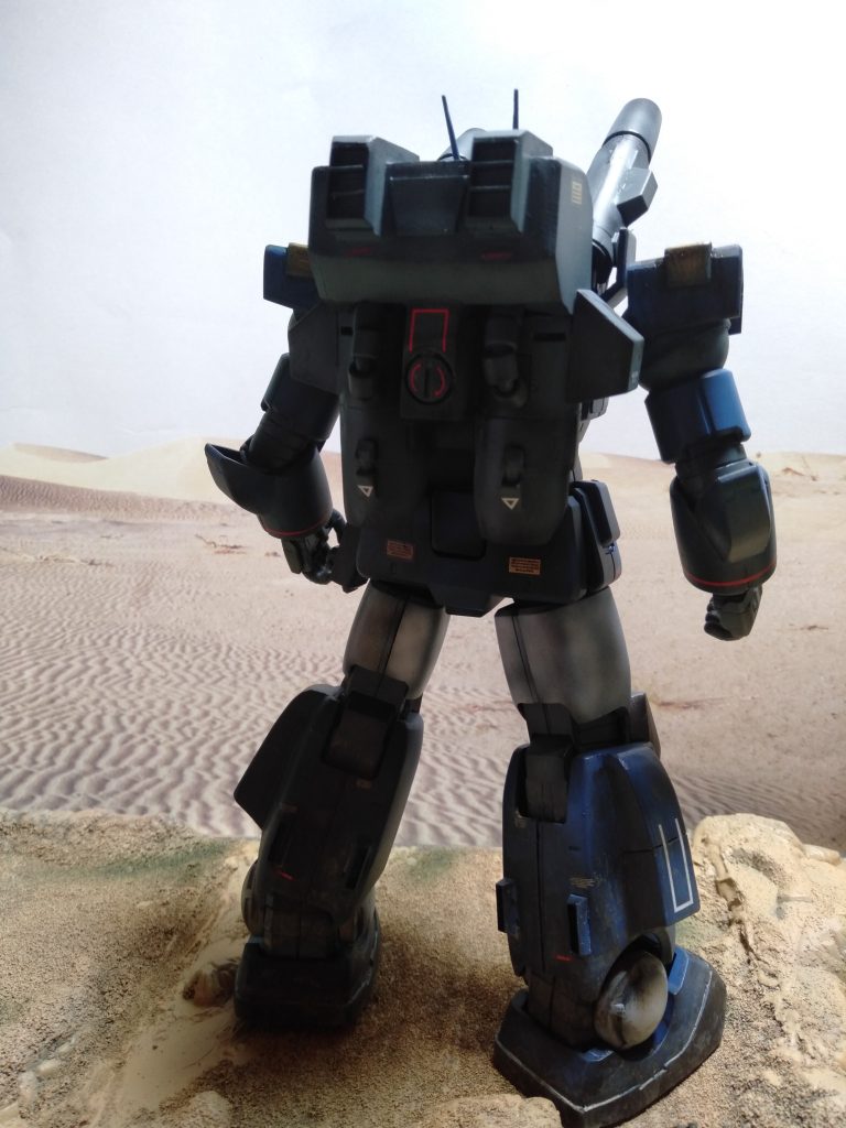 バックパックは、プラバンの箱組に同ガンキャノンのパーツを使って製作しました。ふくらはぎのパーツは大気圏内外用の姿勢バーニアをオリジナルで増設。