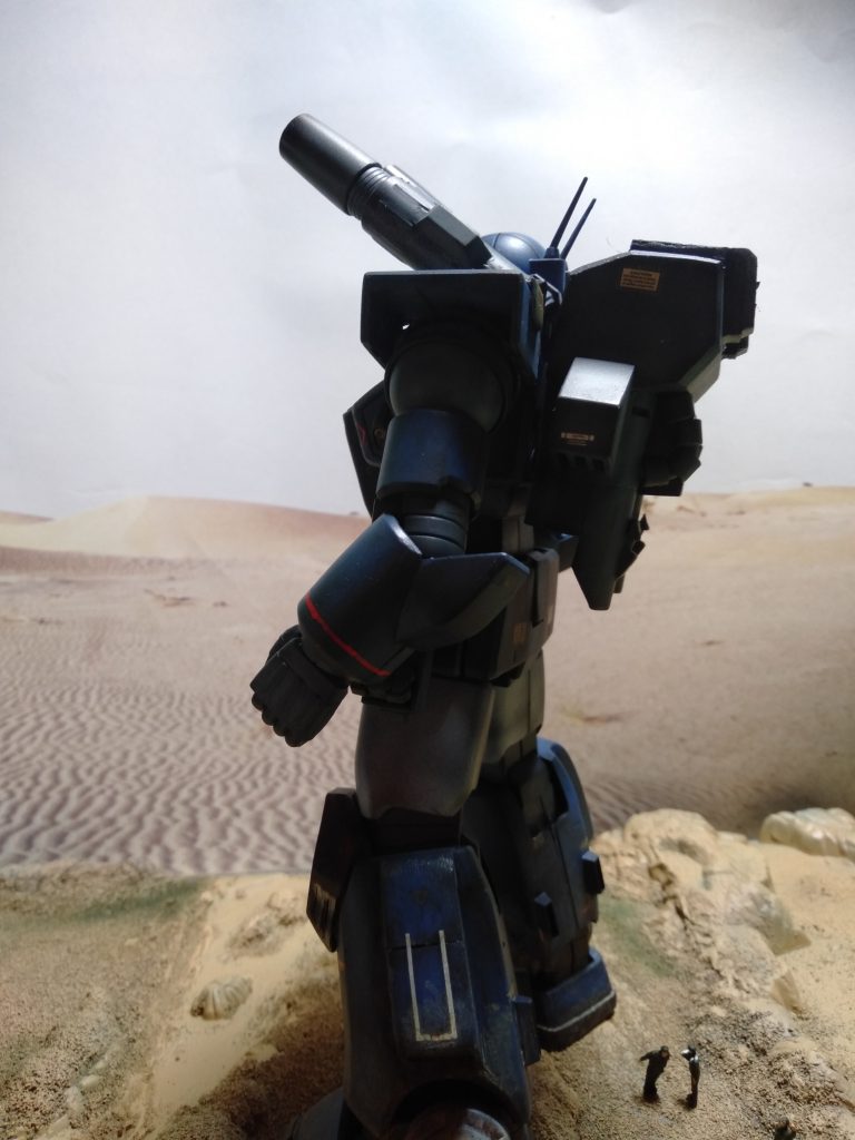 ふくらはぎ両サイドも，キットのファイアナッツカバーを外してプラバンの箱組みで製作