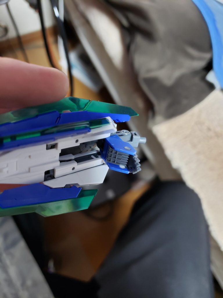 ヴァルキリーリビルドと同じものを使用しているという設定なので、完璧とまでは行きませんが、シールド内のスラスターをほとんど同じようなデザインにしました。多分こっちの方がより自然で、よりシンプルになってるはずです。