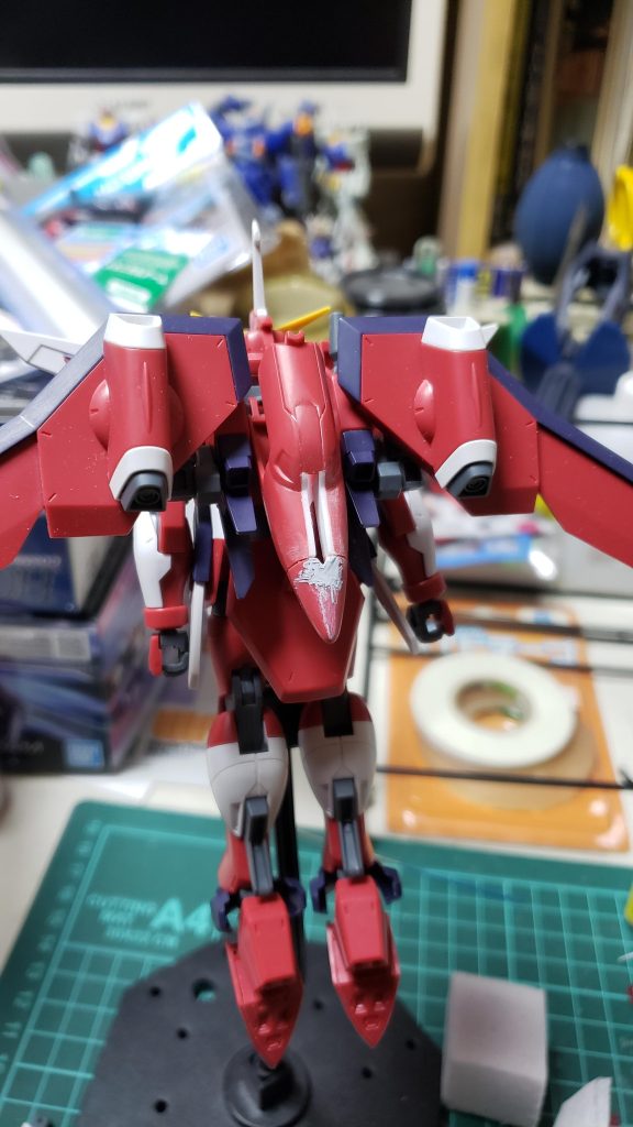 変形時のライフルを機首に設置したかったんで、開口と幅の調整。