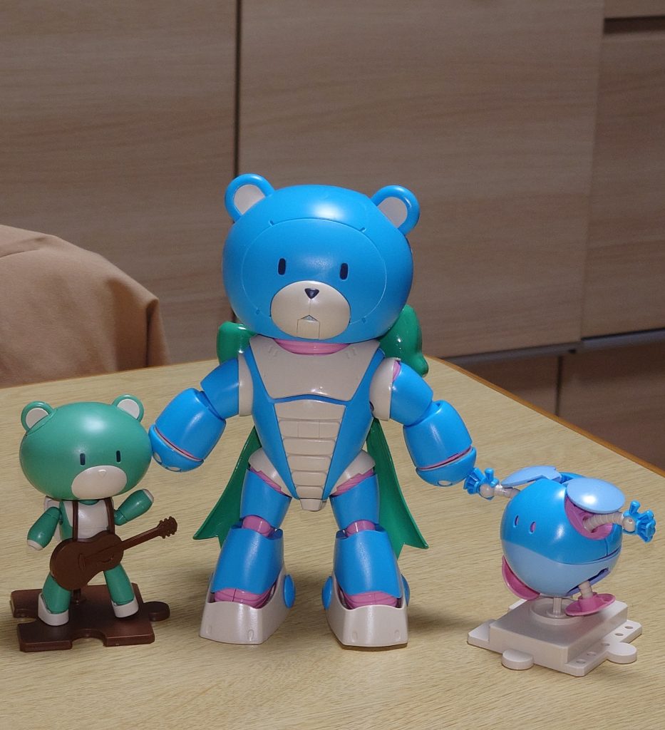 パチ組状態。ママッガイは表情変化のため顔のパーツを交換できるようになっているのですが、可愛いプラモにするつもりだったので怒った顔にはしないし、盛大な隙間が目立ったので頑張って埋めました。