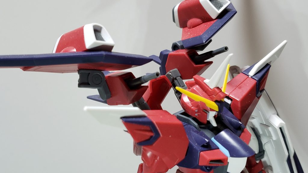 リフターを水平稼動させるため、コトブキヤのM.S.Gアームを設置。ビーム砲も短くて気に入らんかったので、コレもコトブキヤのパーツから。M.S.G連装砲の砲身を削って差し込みました。