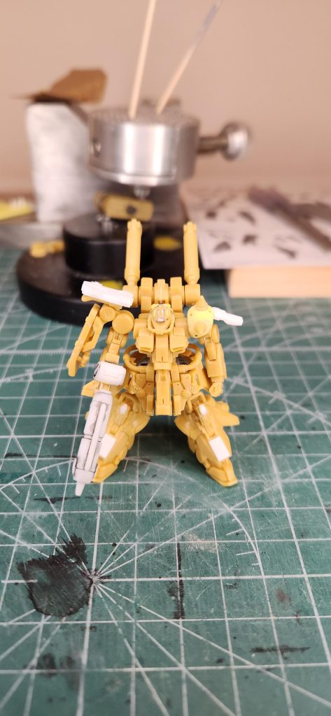 塗装前。パテ、プラ板工作