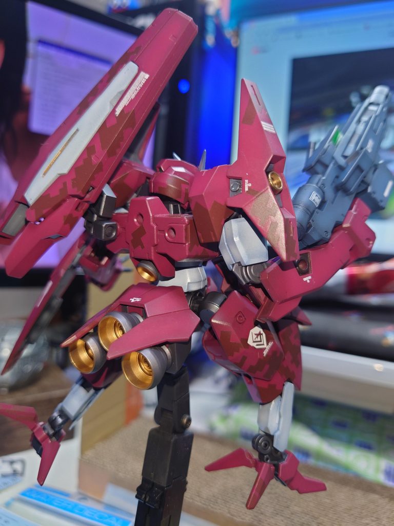 赤ソーンの後ろ。