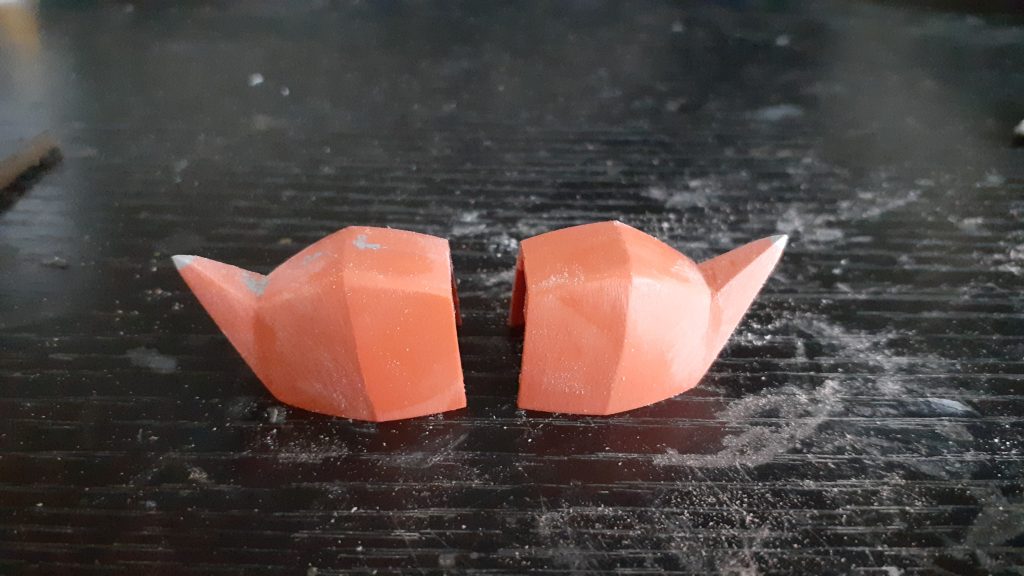 製作工程まずは、肩のエッジを尖らせるためにプラ板を使って加工しました。初めてエッジの工作をやりましたが、うまくできて良かったです。