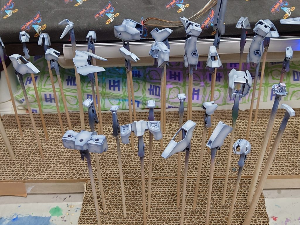 ベースに白塗装しました。