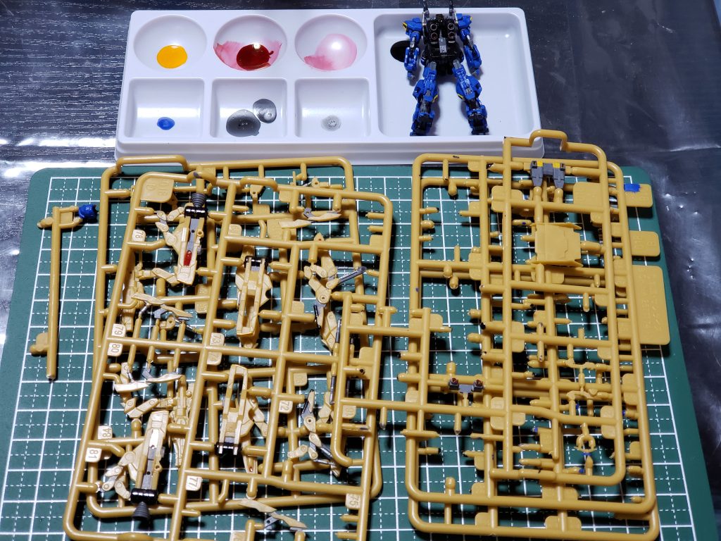 本当にちっちゃい😖本当に細かい😭 100均のパレットに入っちゃう程の大きさ🤣