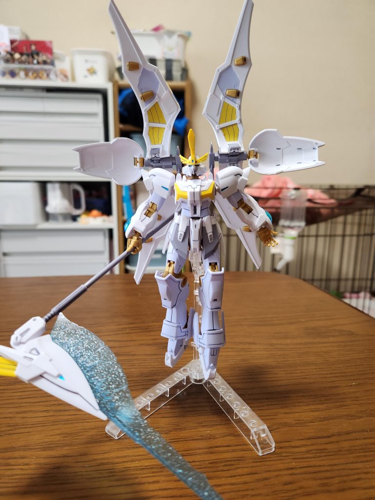 アクティブクローク展開+ビームランス(サイズモード)でポージング。一応名前の通り天使?っぽいポーズを意識しました。