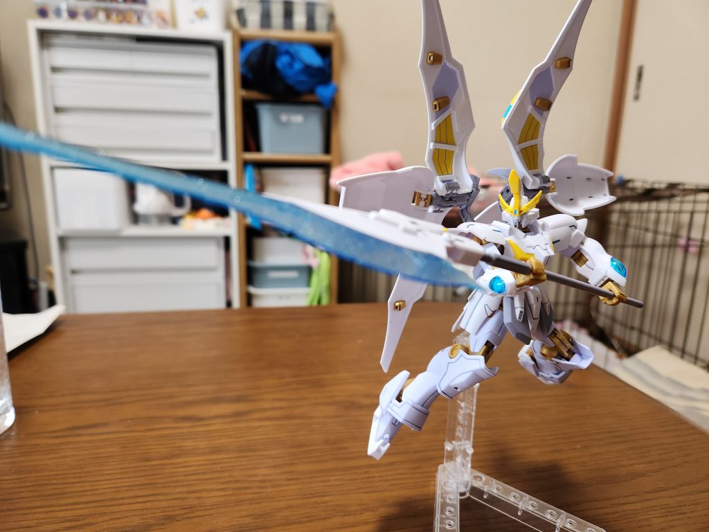 ランスモードで両手持ちかつサンライズ立ち風にポージング。このキットを購入した当時はまさかデスサイズヘルも現在基準で立体化されるとは思ってませんでしたね…