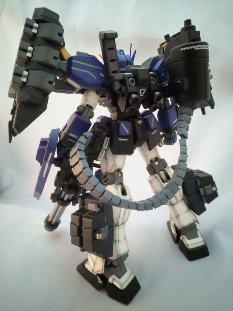 脚部のキャタピラみたいなパーツは好きじゃないので取り付けませんでした。ガトリングガンの給弾ベルトの塗装がミサイルより大変なんです。