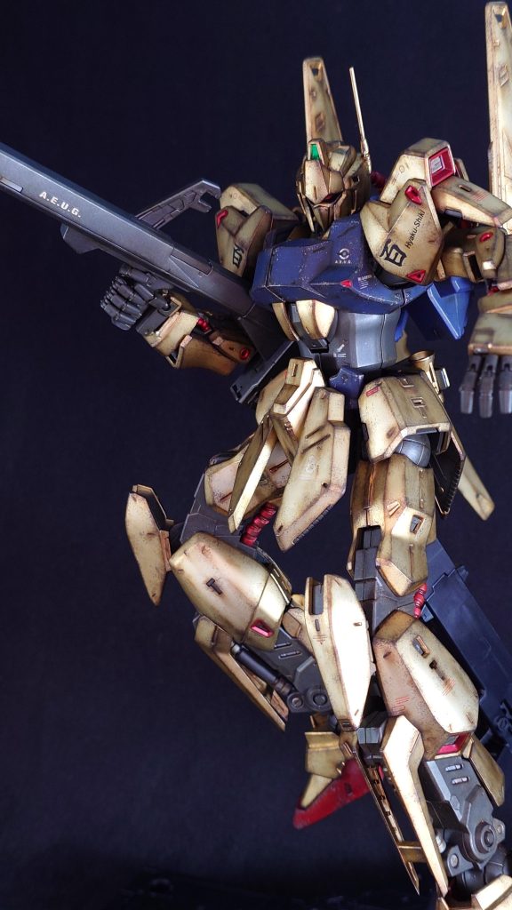 クレイバズーカを持つ姿も決まっています。