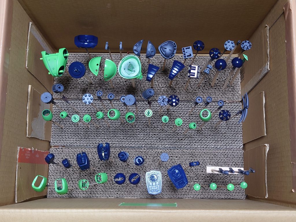 蛍光グリーンにMSグリーン混ぜた色を下地に塗装しました。