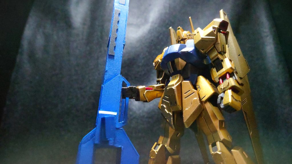 金色部分は水性ブラックサーフェイサーの上から、ガンダムマーカーEX イエローゴールドをガンダムマーカーエアブラシシステムで塗ってます。百式本体とメガ・ビーム・ランチャーで力尽きたので、ビームライフルとクレイバズーカは素組です、、、ここまで見てくださり、ありがとうございました。