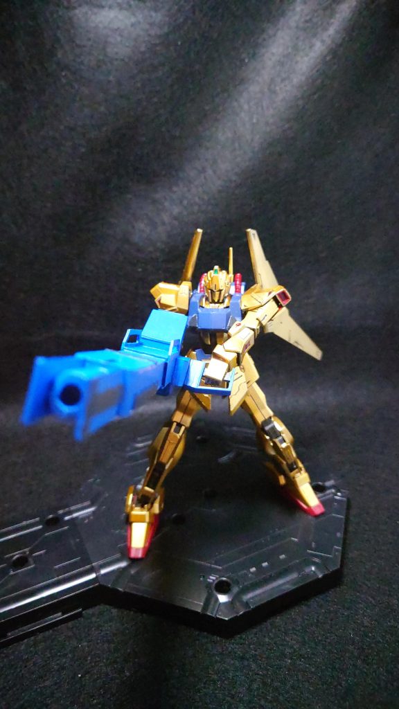 メガ・バズーカ・ランチャーのダウンサイジング版的な感じで、威力は劣りますが、他のMSからのエネルギー供給が無くても数発は打てるという設定です。