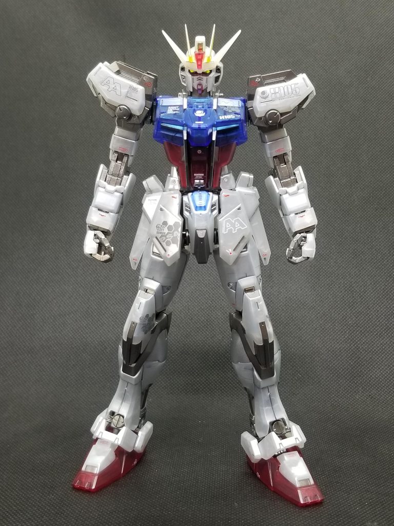 先ずは全身ショット。クリアカラーキットですので、フリーダム同様成型色を生かしたストレート組みです。