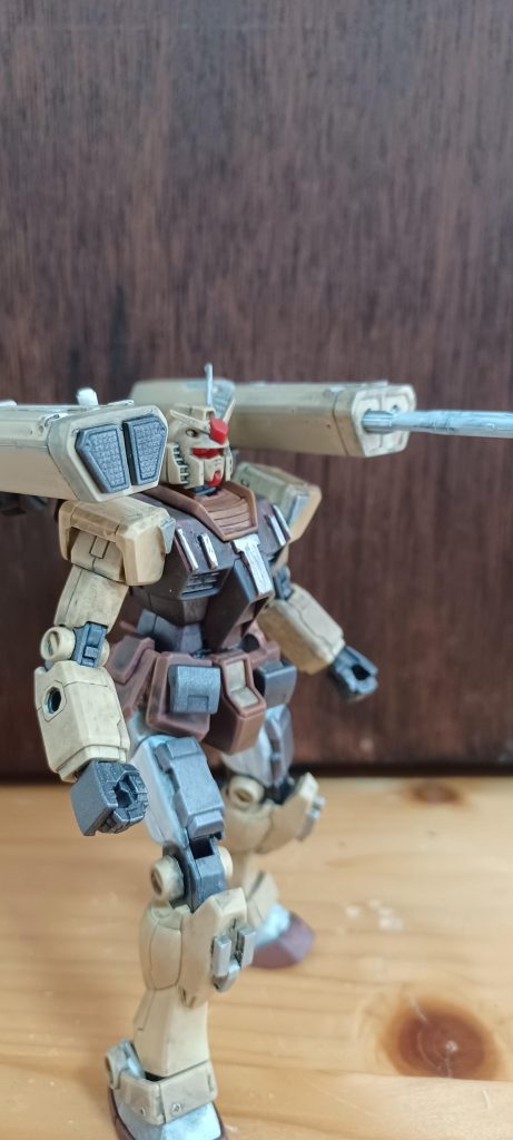 背部ミサイルコンテナカメラガンとの連携で遠隔誘導できるミノフスキー粒子下では大まかな落下地点を設定することが出来る