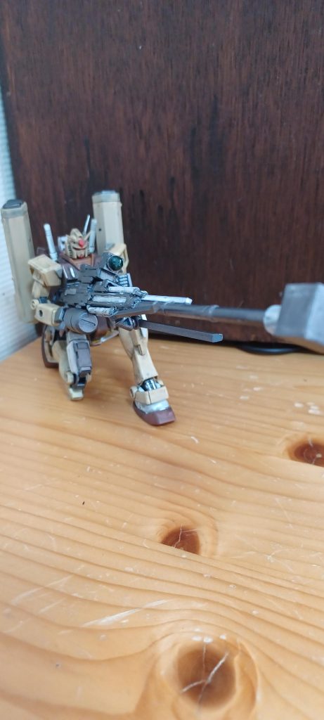 メインウェポンは200mm対物ライフル最大射程距離は90キロまでに及ぶが有効射程距離は30キロ前後